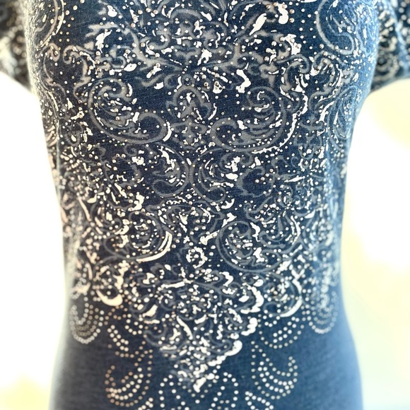 Maurices V-Neck Embellished Graphic Fitted T-Shirt Blue/Silver, Size XS - Picture 4 of 10
